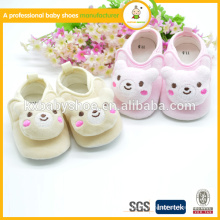La venta caliente del nuevo estilo lindo del bebé diseña los zapatos recién nacidos de la muñeca